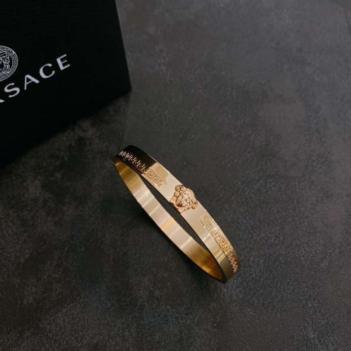 Picture of Versace Bracelet _SKUVersacebracelet12cly3216742